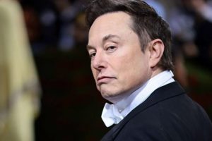 Elon Musk Says 'Apple Stopped Advertising on Twitter' After Accusing Company of Threatening To Block Microblogging Platform From App Store