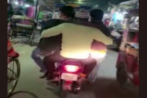 Uttar Pradesh: Five Persons Arrested for Riding on a Single Motorcycle in Moradabad; Video Goes Viral