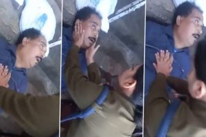 Viral Video: Woman Sub-Inspector Performs CPR, Saves Life of Man Who Suffered Heart Attack on Road in Gwalior