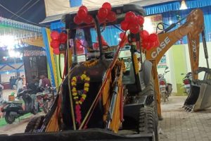Uttar Pradesh: Bride’s Father Gifts Bulldozer to Groom in Hamirpur As Wedding Gift (See Pic)