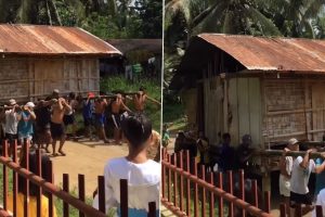Philippines Locals Carry Big House on Shoulders So That Elderly Man Can Stay Closer to His Family in Viral Video; Netizens Praise the Kind Gesture
