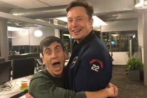Elon Musk Finally Meets and Hugs Super-Fan Fidias Who Camped Outside Twitter HQ For Months, Netizens Love YouTuber's Fan Moment (See Pic)