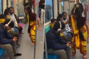Horror Prank? Woman Dressed As Manjulika From 'Bhool Bhulaiyaa' Threatens Passengers Sitting in Delhi Metro; Watch Viral Video