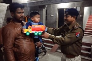 Indian Railway Officials Bring Back Joy to 19-Month-Old Kid by Reuniting Him With His Favourite Toy Lost in Secunderabad-Agartala Train