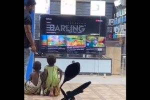 Viral Video: Electronic Store Incharge Lets Homeless Kids Watch Their Favourite Cartoons On TV Everyday in Tamil Nadu