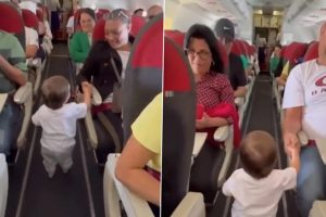 Toddler Greets All Passengers He Meets on a Flight; Viral Video of the Child Shaking Hands With Everyone Will Melt Your Heart