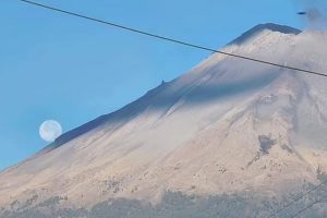 UFO Spotted Behind Erupting Volcano? Man Claims To Find Huge Mysterious Disc Hovering Beside Bubbling Lava in Viral Pic