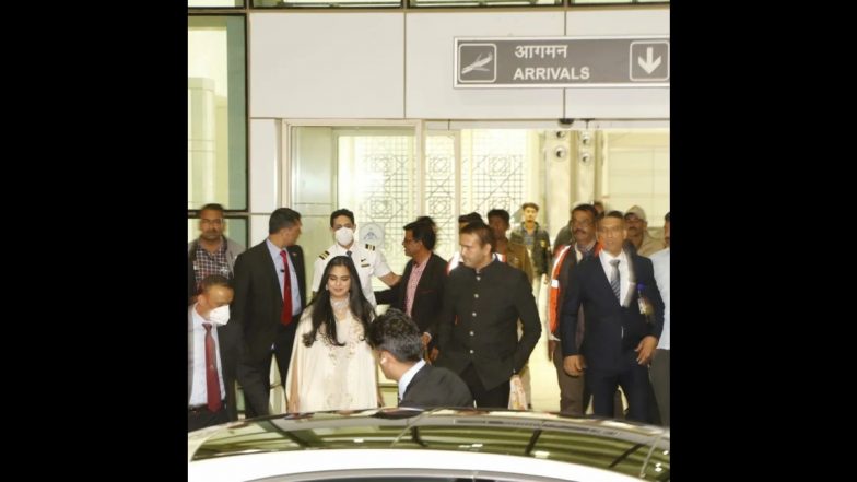 Sidharth Malhotra-Kiara Advani Wedding: Isha Ambani and Husband Anand Piramal Arrive in Style at Jaisalmer Airport (View Pics)