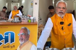 'Woh Chai Wale The, Mein Paani Puri Wala Hoon': Video of PM Narendra Modi's Doppelganger Selling Chaat in Gujarat Goes Viral