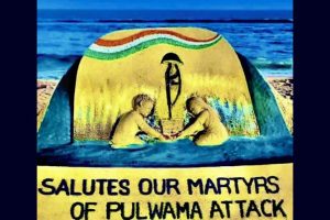 Pulwama Attack Tribute: Sand Artist Sudarsan Pattnaik Pays Homage To CRPF Martyrs With His Sand Art at Puri Beach in Odisha (See Pic)
