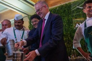 India-Australia CEO’s Forum: Australian PM Anthony Albanese Meets Mumbai’s Dabbawalas (See Pics and Video)