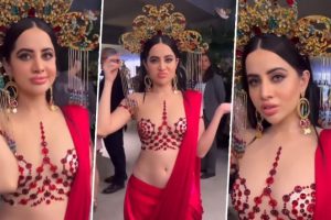 Uorfi Javed Wear Low- Waist Red Colour Saree With Crown at Abu Jani-Sandeep Khosla’s Fashion Event (Watch Video)