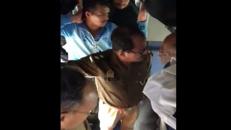 'Tumhare Baap Ki Gaadi Hai Kya?' Uttar Pradesh Cop Engages in Heated Argument With TTE in Train After Being Questioned for Travelling Without Ticket (Watch Video)