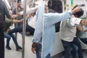 Delhi Metro Fight Video: Kicks, Punches Fly As Clash Erupts Between Passengers in Delhi Metro, Clip Surfaces