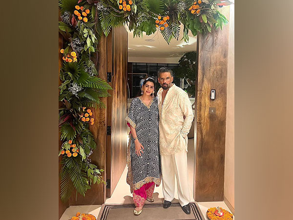 Suniel Shetty drops picture with wife Mana from Diwali celebration