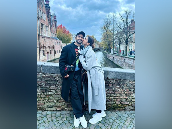 Ranveer drops lovey-dovey picture with Deepika from their wedding anniversary celebration